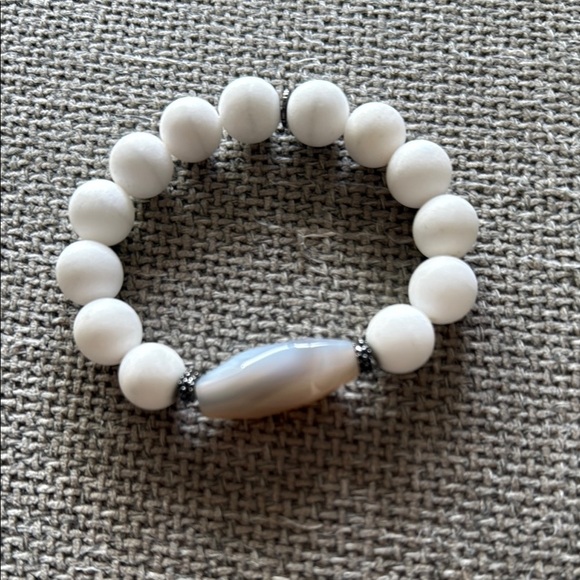 NWOT Marilyn Schiff White and Blue stone Beaded Bracelets Set - Picture 2 of 3